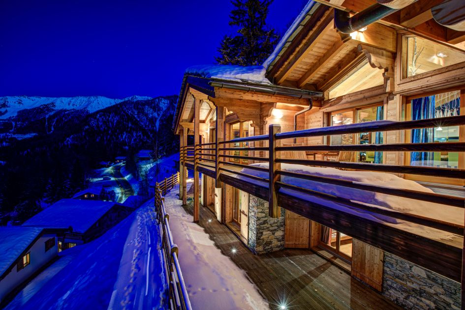 Chalet Auriane, Verbier Chalet Auriane, providing hillside views over the valley