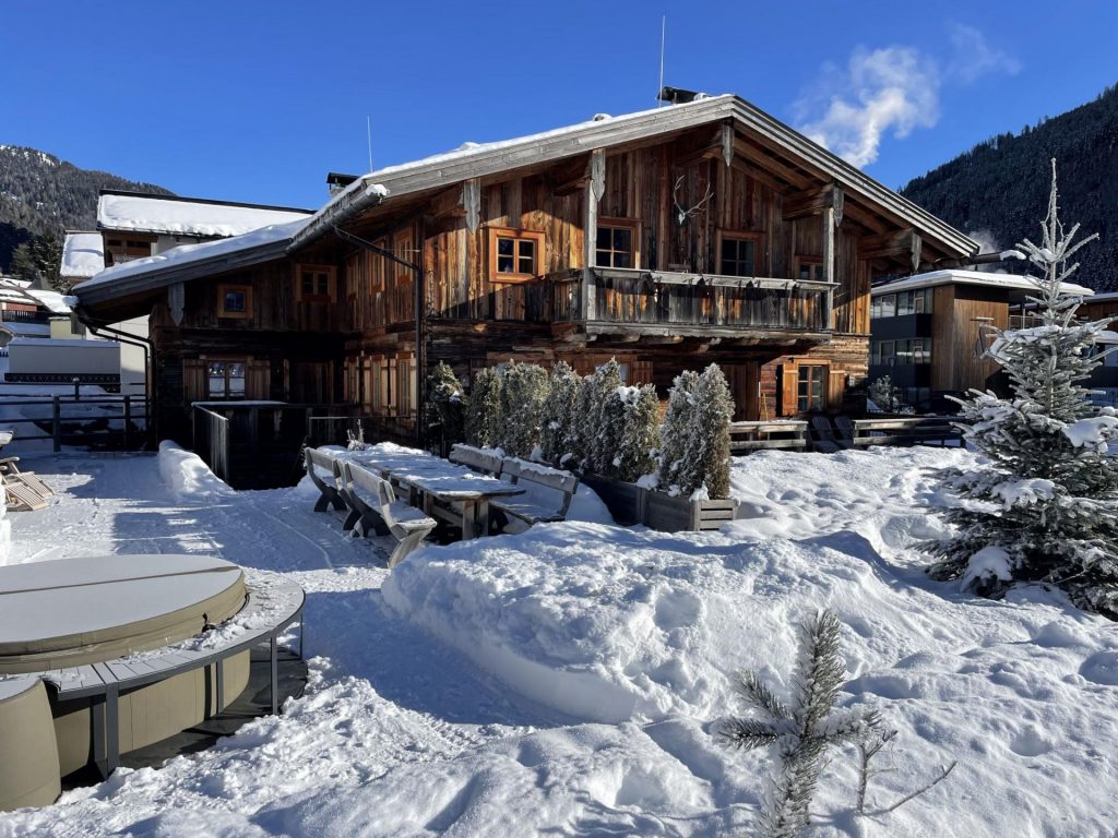 Chalet Tschoder, St Anton An inviting chalet with an outdoor hot tub awaiting your return from the slopes.
